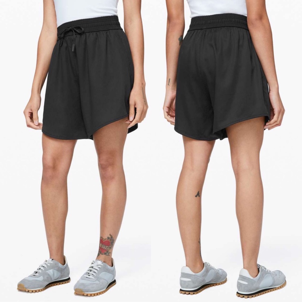 Lululemon 5” Inseam Feeling Femme Shorts Black 10